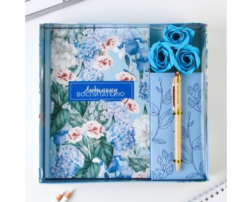 Подарочный набор «Любимому воспитателю»:ежедневник А5, 80 листов, ручка шариковая металл 0,8 мм, мыльные лепестки