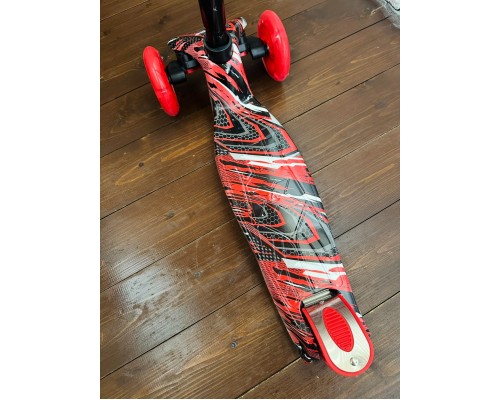 Детский самокат Scooter Maxi с принтом и светящимися колесами 036Z (черный/красный принт красные колеса)