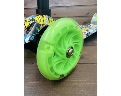 Детский самокат Scooter Maxi с принтом и светящимися колесами 036Z (салатовый принт)