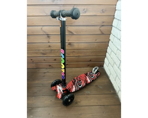 Детский самокат Scooter Maxi с принтом и светящимися колесами 036Z (черный/красный принт)