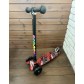 Детский самокат Scooter Maxi с принтом и светящимися колесами 036Z (черный/красный принт)