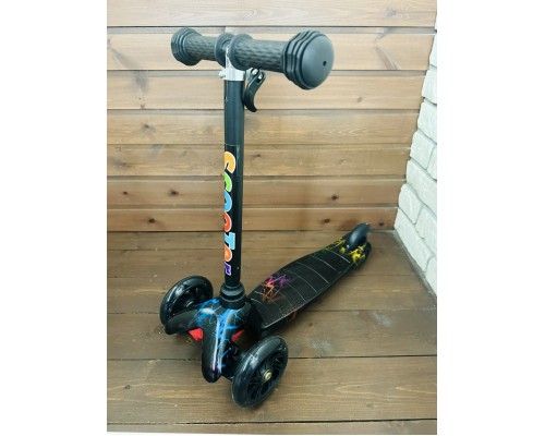 Детский самокат Scooter Mini (1,5-4 года) со светящимися колесами (черный/молнии), арт. 038z