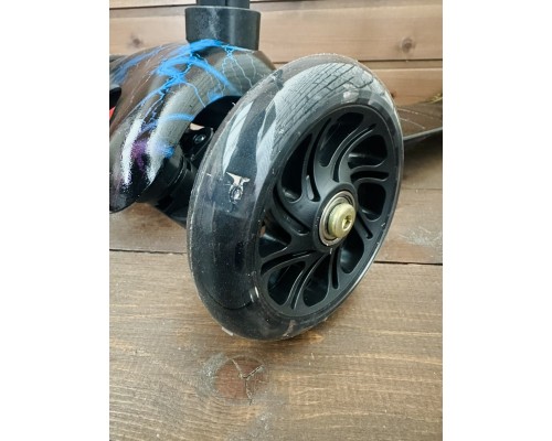 Детский самокат Scooter Mini (1,5-4 года) со светящимися колесами (черный/молнии), арт. 038z