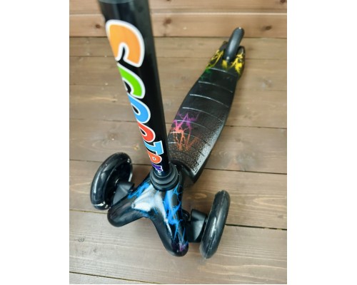 Детский самокат Scooter Mini (1,5-4 года) со светящимися колесами (черный/молнии), арт. 038z