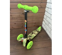 Детский самокат Scooter Mini (1,5-4 года) со светящимися колесами (салатовый/милитари), арт. 038z