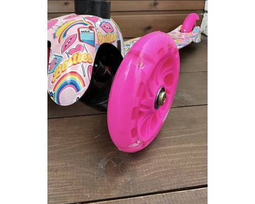 Детский самокат Scooter Mini (1,5-4 года) со светящимися колесами (розовый/фрукты), арт. 038z