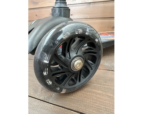 Детский самокат Scooter Mini (1,5-4 года) со светящимися колесами (черный человек-паук), арт. 038z