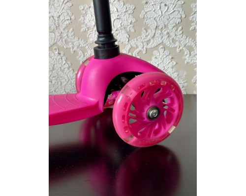 Детский самокат Scooter Mini (1,5-4 года) со светящимися колесами (розовый/принцессы), арт. 038z