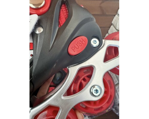 Роликовые коньки с раздвижным механизмом со шлемом и защитой на руки и ноги 30-33 размер